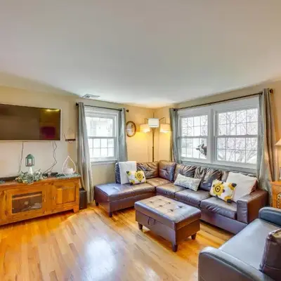 10 Mi to Dtwn Lancaster Charming Home with Yard!