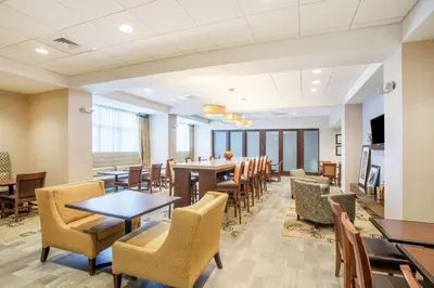 a dining room with tables and chairs at Hampton Inn Philadelphia/Voorhees in Voorhees