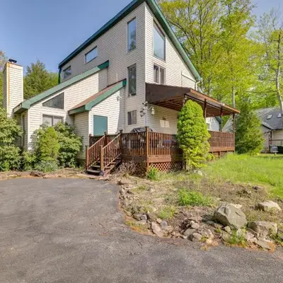 Exciting Tobyhanna Home Near Kalahari Water Park!