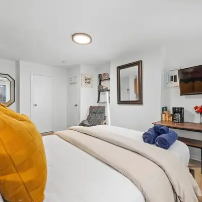 Times Square Studio near Restaurants & Shopping