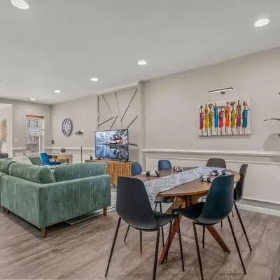 Uptown Gem! Immaculate-Comfort-Character!