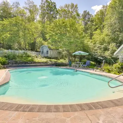 Sparrow Bush Retreat with Pool and Screened Porch