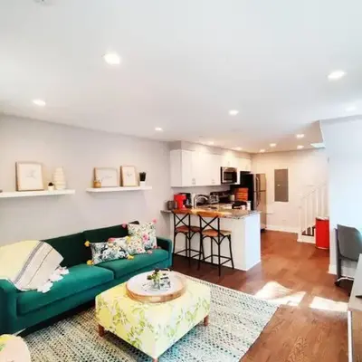 Charming 1BDR In Central Rittenhouse Square With Patio Hosted by StayRafa