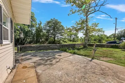 a driveway leading to a house with a tree at Beach house - 3BR Beach Gem - 30ft to Sand & Walk to Amusement Park in Keansburg
