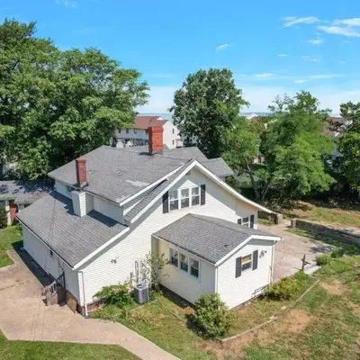 Beach house - 3BR Beach Gem - 30ft to Sand & Walk to Amusement Park