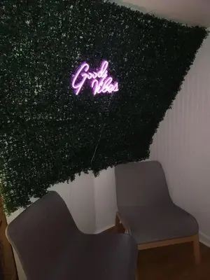 a chair and a sign that reads good vibes at Bethlehem Bliss:10min to Valley Festivals & Events in Bethlehem