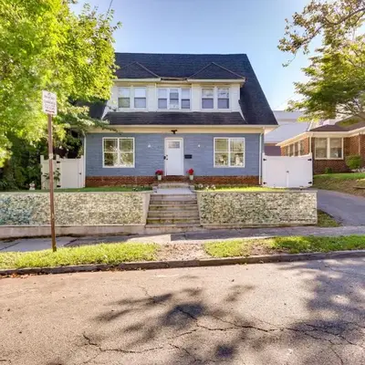 Chic Newark Vacation Rental 3 Mi to Airport!
