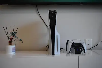a white shelf with a black vase on it at Beautiful 3bedroom apartment in Elizabeth