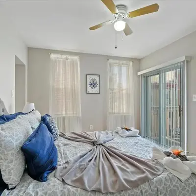 Cozy 1BR w Deck Near Rittenhouse