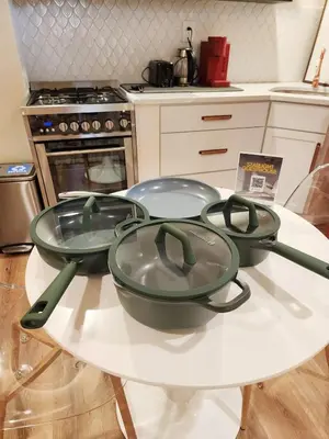 three green bowls on a white table in a kitchen at Starlight Guesthouse in West Orange
