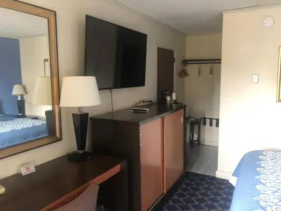 a hotel room with a bed and a television at Aderi Hotel Lewisburg in Lewisburg