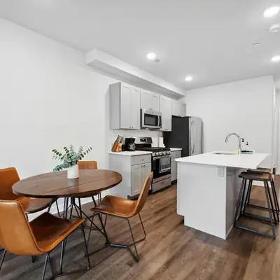 Luxurious Condo with Rooftop and Parking near University City