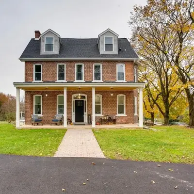 Family-Friendly Hatfield Home 3 Mi to Downtown!