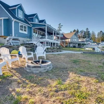 Family Home on Lake Newton with Deck and Fire Pit