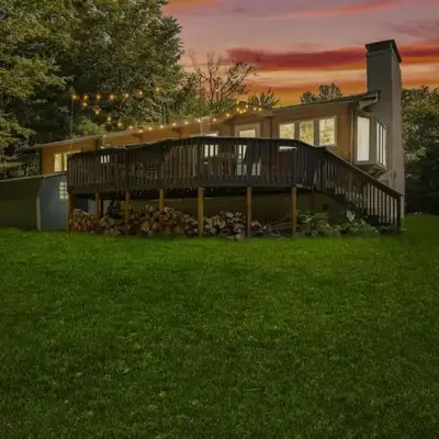 Comfy Log Cabin Family & Pet Kind by State & Waterparks!