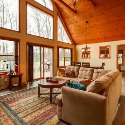 Lakefront Poconos Family Home with Pool Access