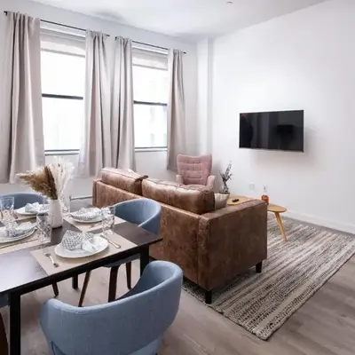 Chic 1BD with Rooftop W/D in Unit Downtown