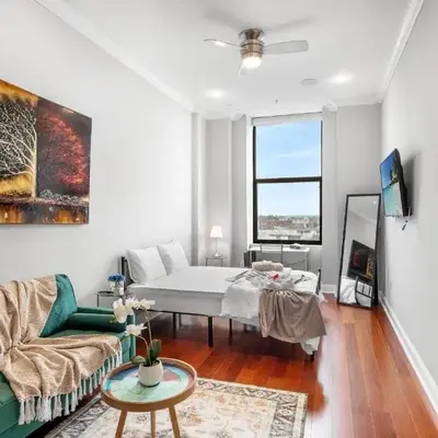 XL Studio - Modern Studio with Rooftop Pool