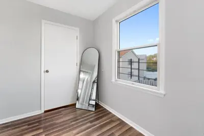 an empty room with a mirror and a window at UrbanNest XL in Bayonne