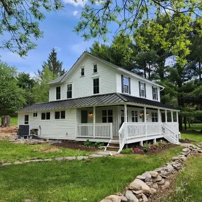 Pocono Farmhouse - Fully Renovated 1881 Home