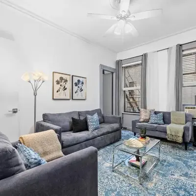 2BR Apt Walk to Restaurants & Time Square