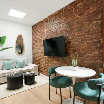 153-5A Charming 2BR LES W D