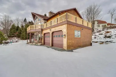 Gallery image of Deck and Lake View Spacious Long Pond Home! in Long Pond
