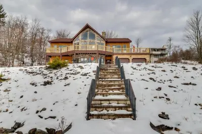Gallery image of Deck and Lake View Spacious Long Pond Home! in Long Pond