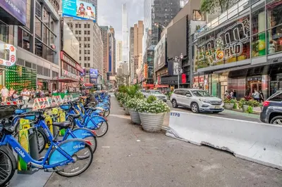 Gallery image of Blueground Midtown laundry doorman nr shows NYC-1414 in New York