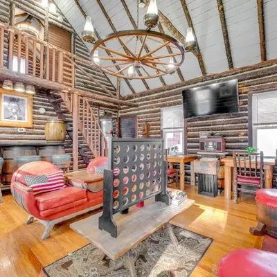 Easy Interstate Access Original Poconos Log Cabin