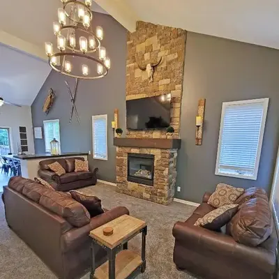 5 BR Coyote Cliff Corner HUGE Luxury w/Hot Tub and Linens
