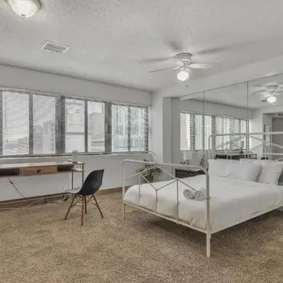 PP 514 City Chic in a Modern Studio Haven