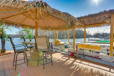 Gallery image of Greenwood Lake Cottage with Shared Dock and Hot Tub! in Hewitt