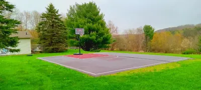 a basketball court in a yard with at Escape to the Catskills in Liberty