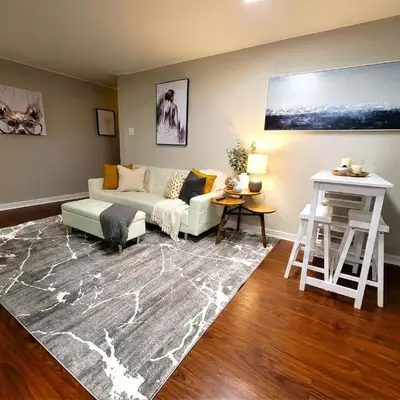 Redwood loft at Park Place King bed walk in closet fast WIFI and free coffee
