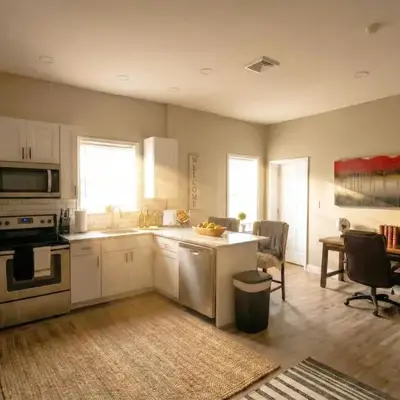 The Penthouse at Park Place King bed fast WIFI and free coffee