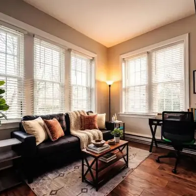 Park Place- cozy modern space fully updated fast WiFi good coffee and easy parking