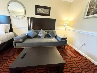 a living room with a couch and a table at Kiteville Lancaster in Strasburg
