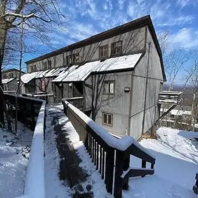 Stylish Townhouse Steps to Ski Mtn & Waterpark
