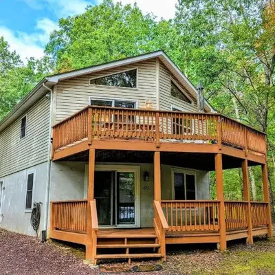 The Bear Foot Lodge by AvantStay Game Room Deck BeachLake Access