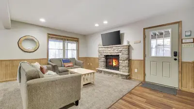 a living room with a couch and a fireplace at Woodland Oasis by AvantStay Hot Tub Firepit Walk to Lake in Lake Harmony
