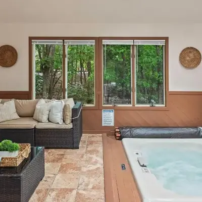 The Boulder Inn by AvantStay Indoor Hot Tub Game Room Outdoor Fire Pit