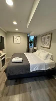 a bedroom with a large bed in a room at Hot Tub Four Seasons in Philadelphia
