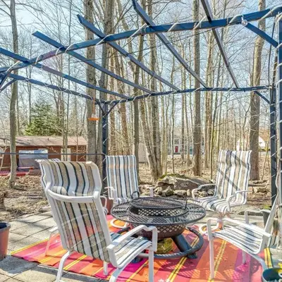 Tobyhanna Home with Fire Pit 1 Mi to Lake Carobeth!