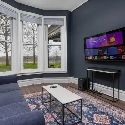 Flats on Front - Riverfront Gem Fast Wi-Fi 1F