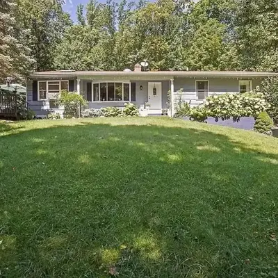 Large Private House on 5 Wooded Acres. Total Privacy!