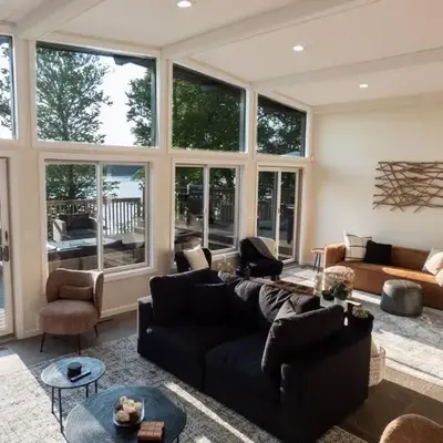 Modernist Lakefront Sojourn