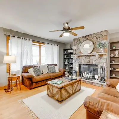 Pocono Lake House Hideaway Hot Tub and Theater Room