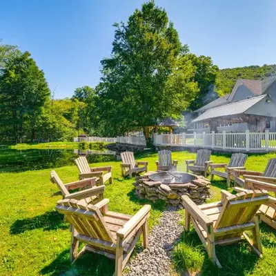 Massive Roscoe Retreat Great for Large Groups!