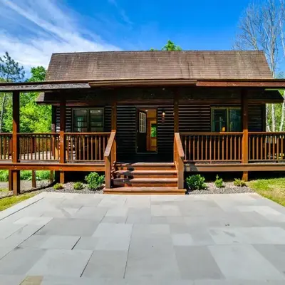 Creekside Cabin in Bainbridge with Wraparound Deck!